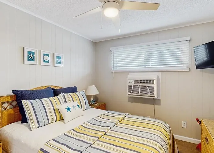 Holiday home Days & Bay Breezes Await